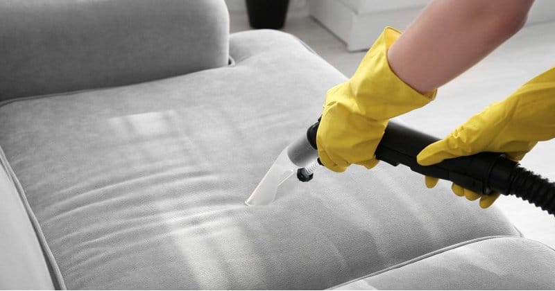 huidvet verwijderen uit stoffen bank